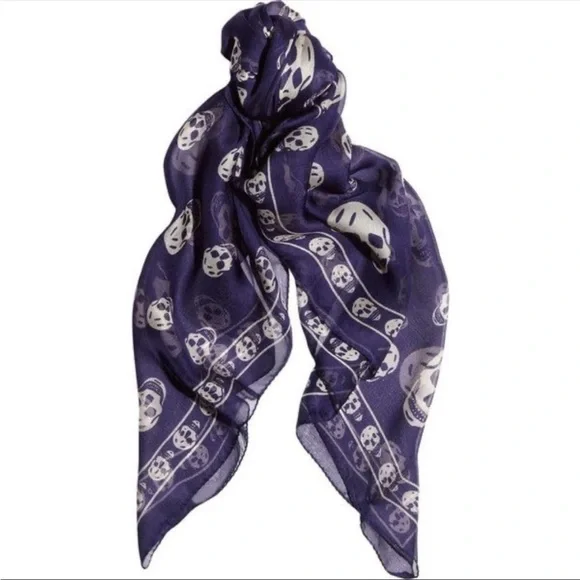スカーフ alexander mcqueen SCARF (7761103773Q 9260) Alexander McQueen Silk scarf | ALEXANDER MCQUEEN PIERŚCIEŃ Z